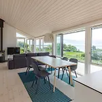 Three-bedroom In Feriehus *