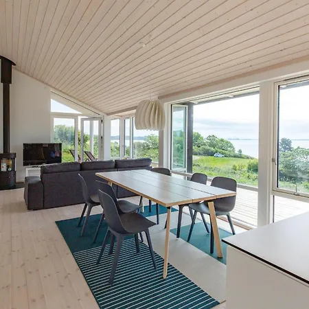 Three-bedroom In 度假居 *
